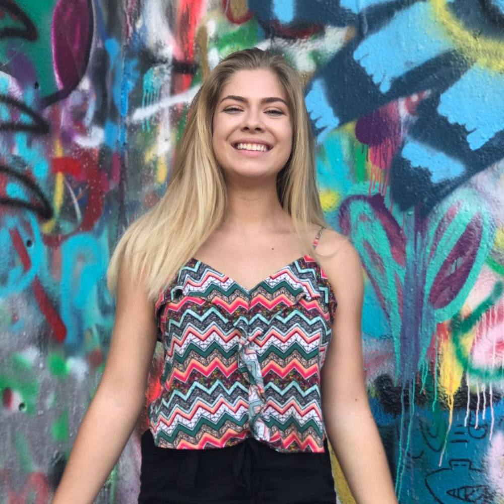 Meet your Posher, Elise